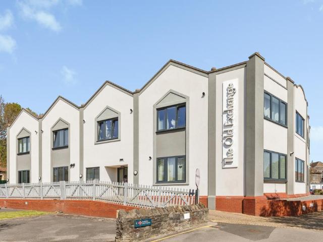 Flat for sale in Kingswood