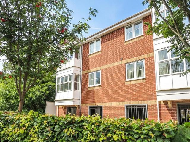 Flat for sale in Emersons Green, South Gloucestershire