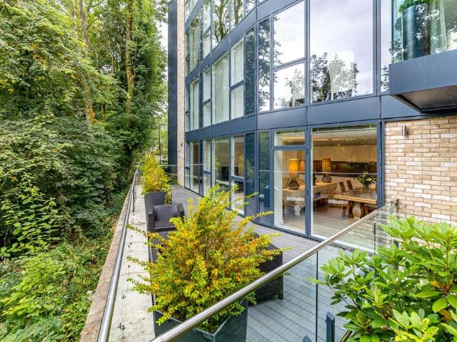 Flat for sale in Hillhead, Scotland