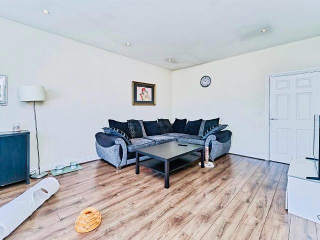 Flat for sale in West Bromwich, Guns Village
