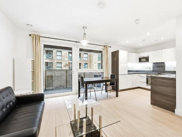 Flat for sale in London Borough of Lewisham, Greater London