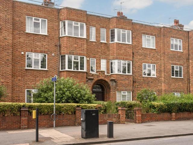 Flat for sale in London Borough of Merton, Merton Park