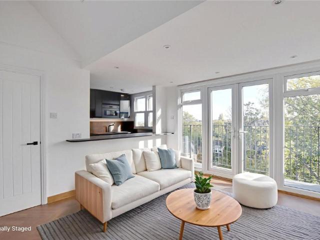 Flat for sale in East Greenwich, Greater London