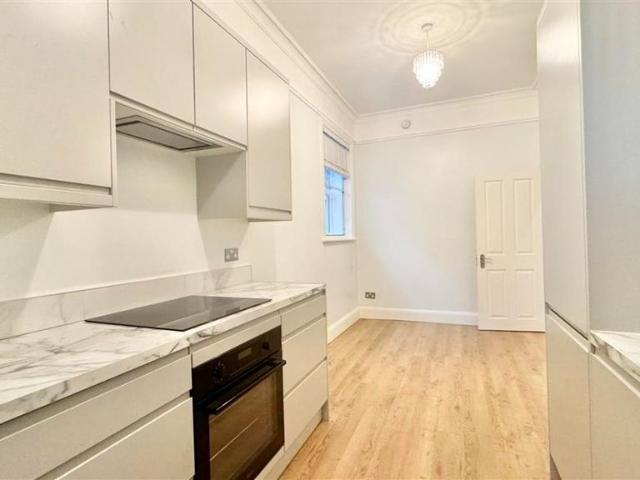 Flat for sale in West Hampstead, Greater London