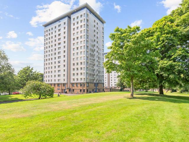 Flat for sale in Callendar Park, Scotland
