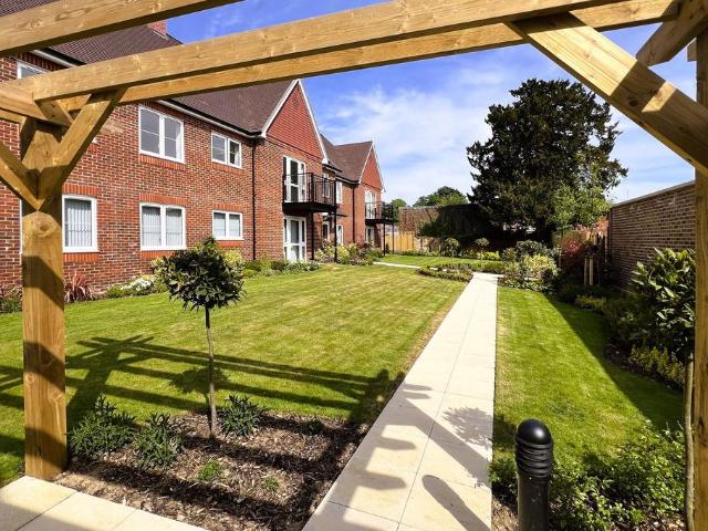 Flat for sale in Fole, Surrey