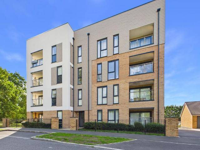 Flat for sale in Locking Parklands, Locking