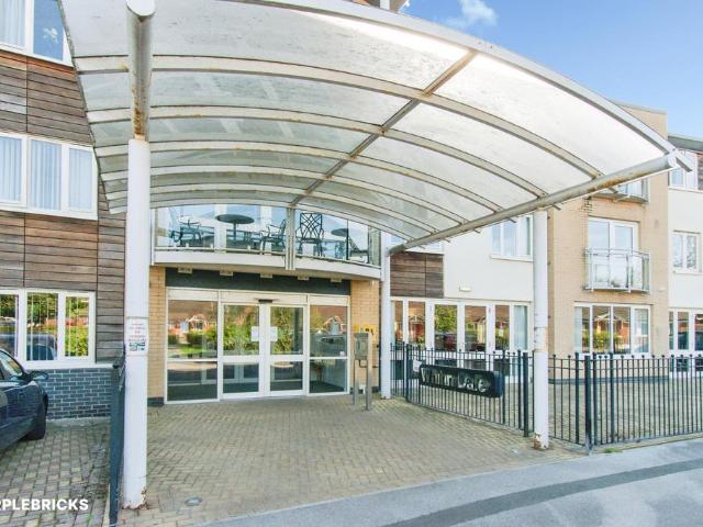 Flat for sale in Hopetown, Wakefield