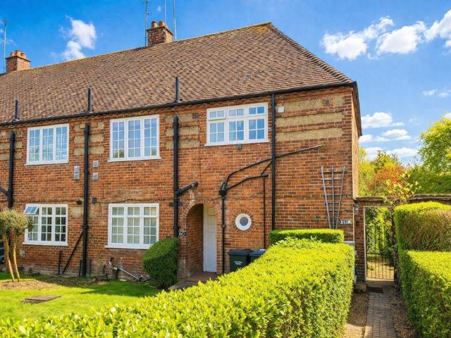 Flat for sale in Hampstead Garden Suburb, Greater London