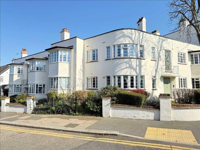 Flat for sale in Alton Barnes, Essex