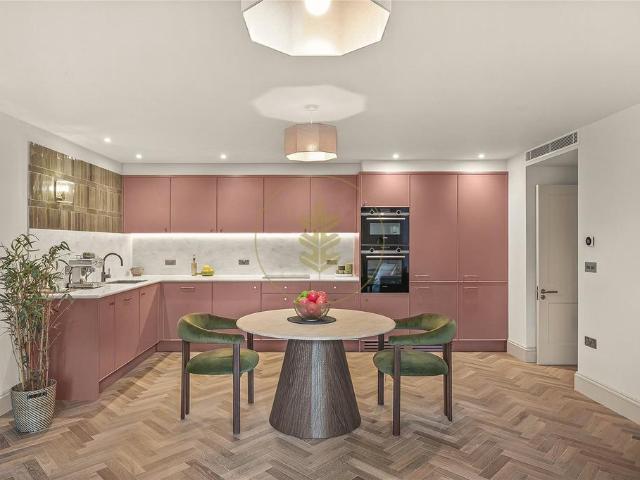 Flat for sale in Brondesbury Park, Greater London