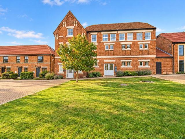 Flat for sale in Royal Wootton Bassett, Wiltshire