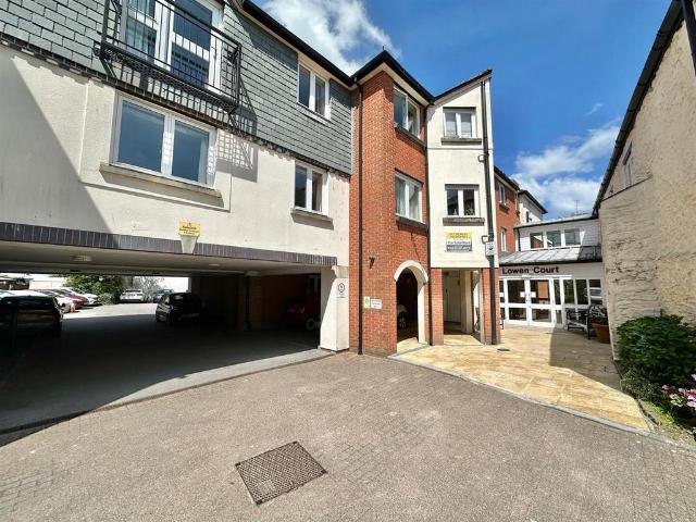 Flat for sale in Moresk, Penweathers