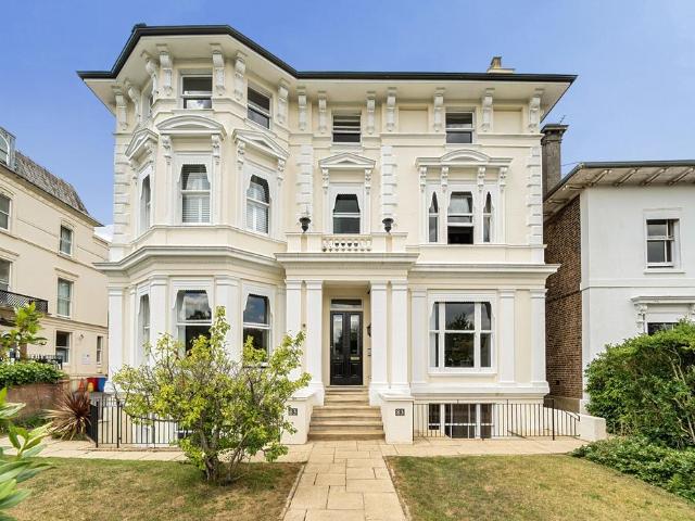 Flat for sale in Broadwater Down, Sandown Park