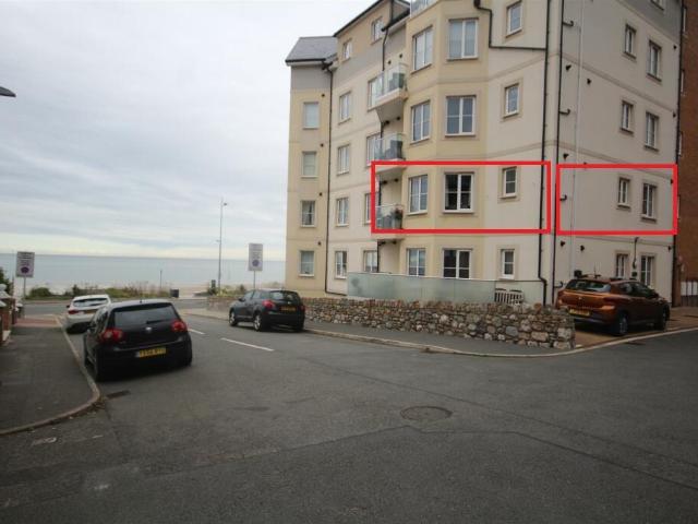 Flat for sale in Colwyn Bay, Wales