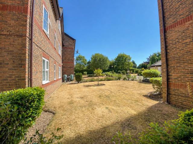 Flat for sale in Navestock Side, Essex