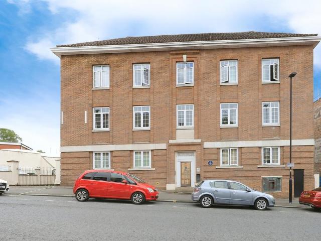 Flat for sale in Aggborough, Wyre Forest