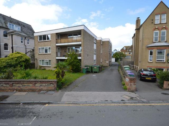 Flat for sale in Folkestone