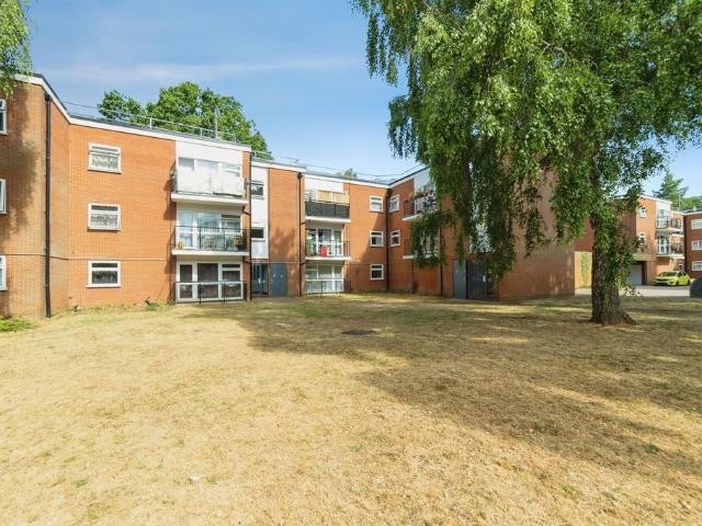 Flat for sale in Fishers Green, Shephall