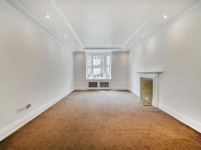 Flat for sale in Bayswater, Greater London