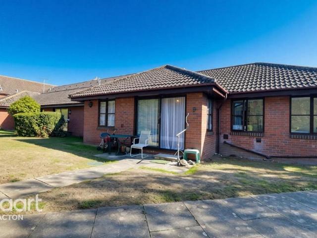 Flat for sale in Dale Hill, Essex