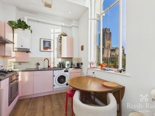 Flat for sale in Chinatown, Liverpool