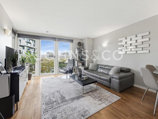 Flat for sale in Greenwich Peninsula, Greater London