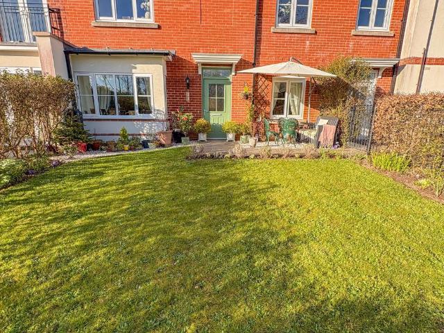 Flat for sale in St Johns, Wimborne