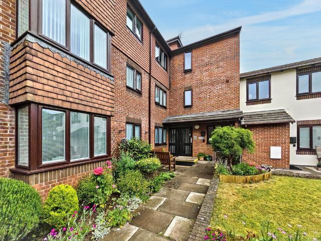 Flat for sale in Dawlish, Bridford