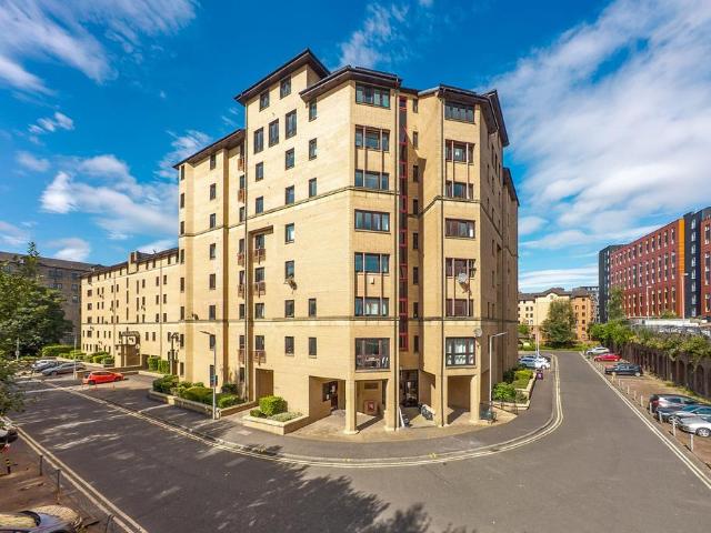 Flat for sale in Merchant City, Scotland