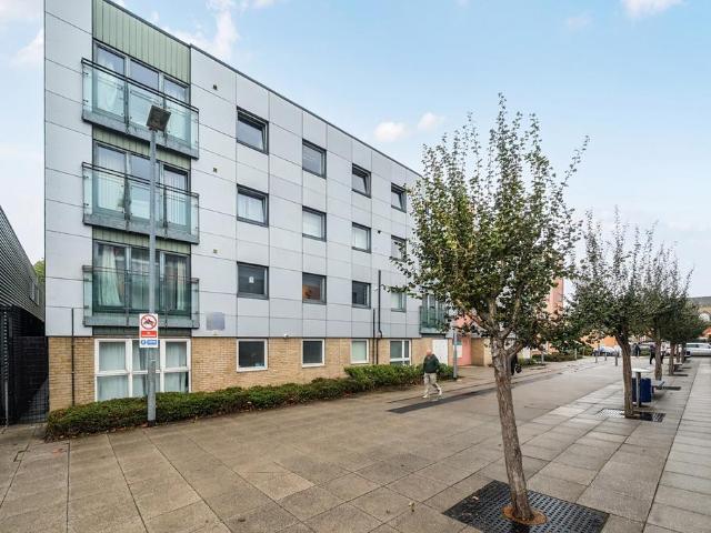 Flat for sale in Poverest, Greater London