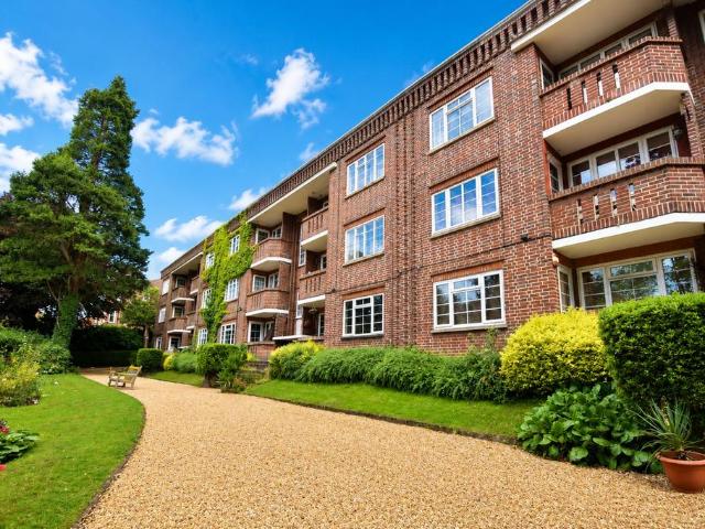Flat for sale in Spring Park, Luton