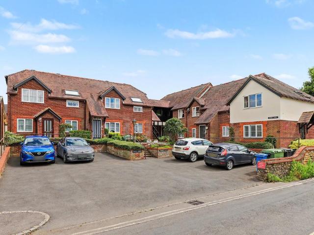 Flat for sale in Berrick Salome, Oxfordshire