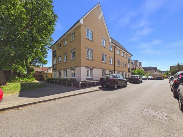 Flat for sale in London Borough of Hounslow, Greater London