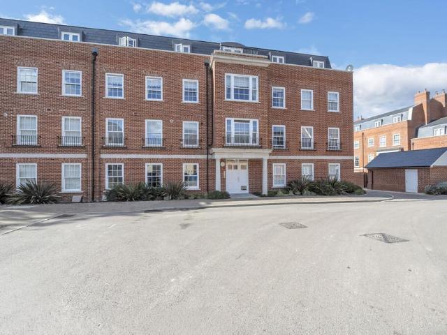Flat for sale in Bury St Edmunds, West Suffolk