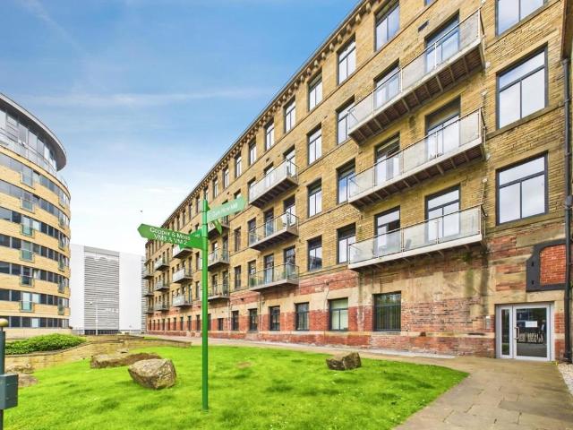 Flat for sale in Baildon, West Yorkshire