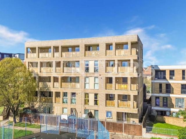 Flat for sale in Tottenham Hale, Greater London