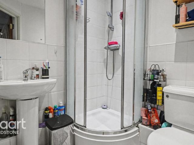 Flat for sale in Midway, Kent