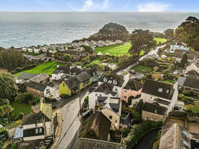 Flat for sale in Strode, Devon