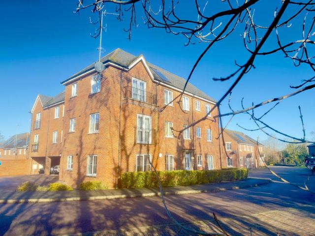 Flat for sale in Milton Keynes