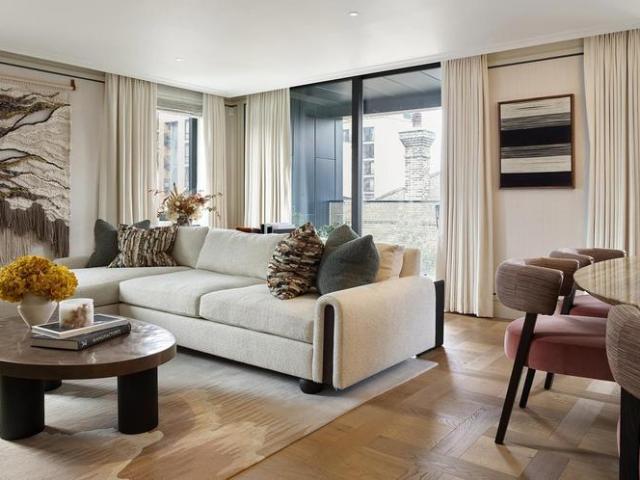 Flat for sale in Wandsworth, Greater London
