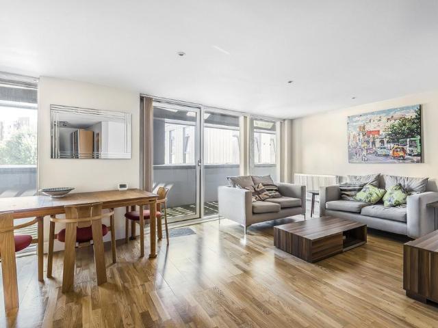 Flat for sale in Greenwich Town Centre, Greater London