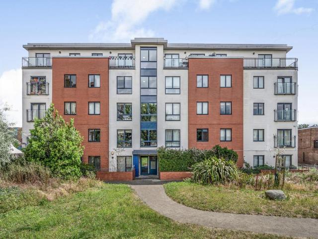 Flat for sale in Islington, Greater London