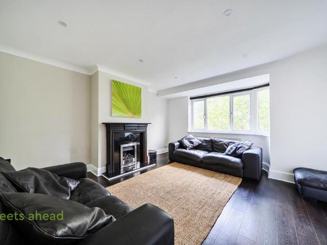 Flat for sale in London Borough of Croydon, Greater London