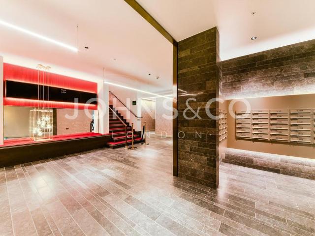 Flat for sale in Canary Wharf, Greater London