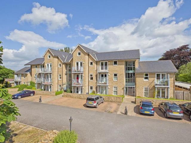 Flat for sale in Ben Rhydding, Ilkley