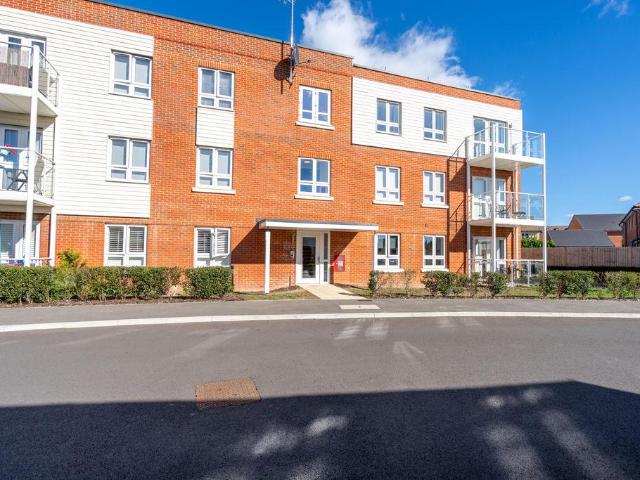 Flat for sale in Westhampnett, Chichester