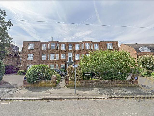 Flat for sale in London Borough of Merton, Raynes Park