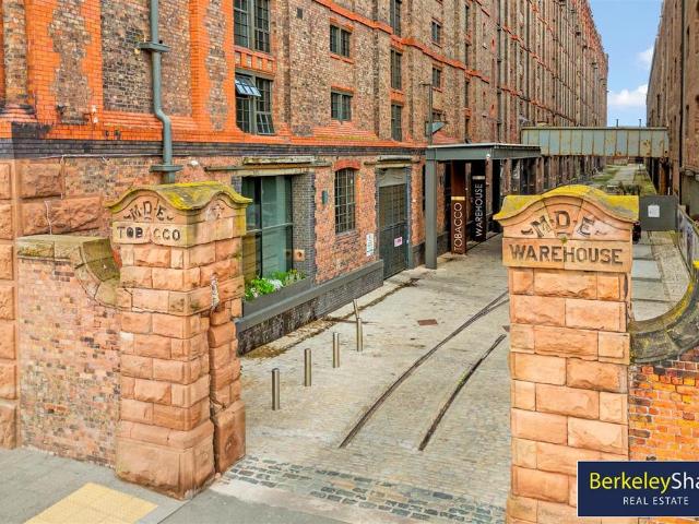 Flat for sale in Calderstones