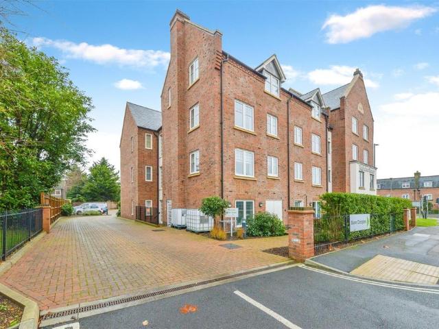 Flat for sale in The Ryde, Welwyn Hatfield
